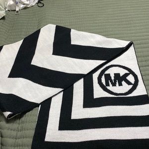 Michael Kors Scarf  black and white